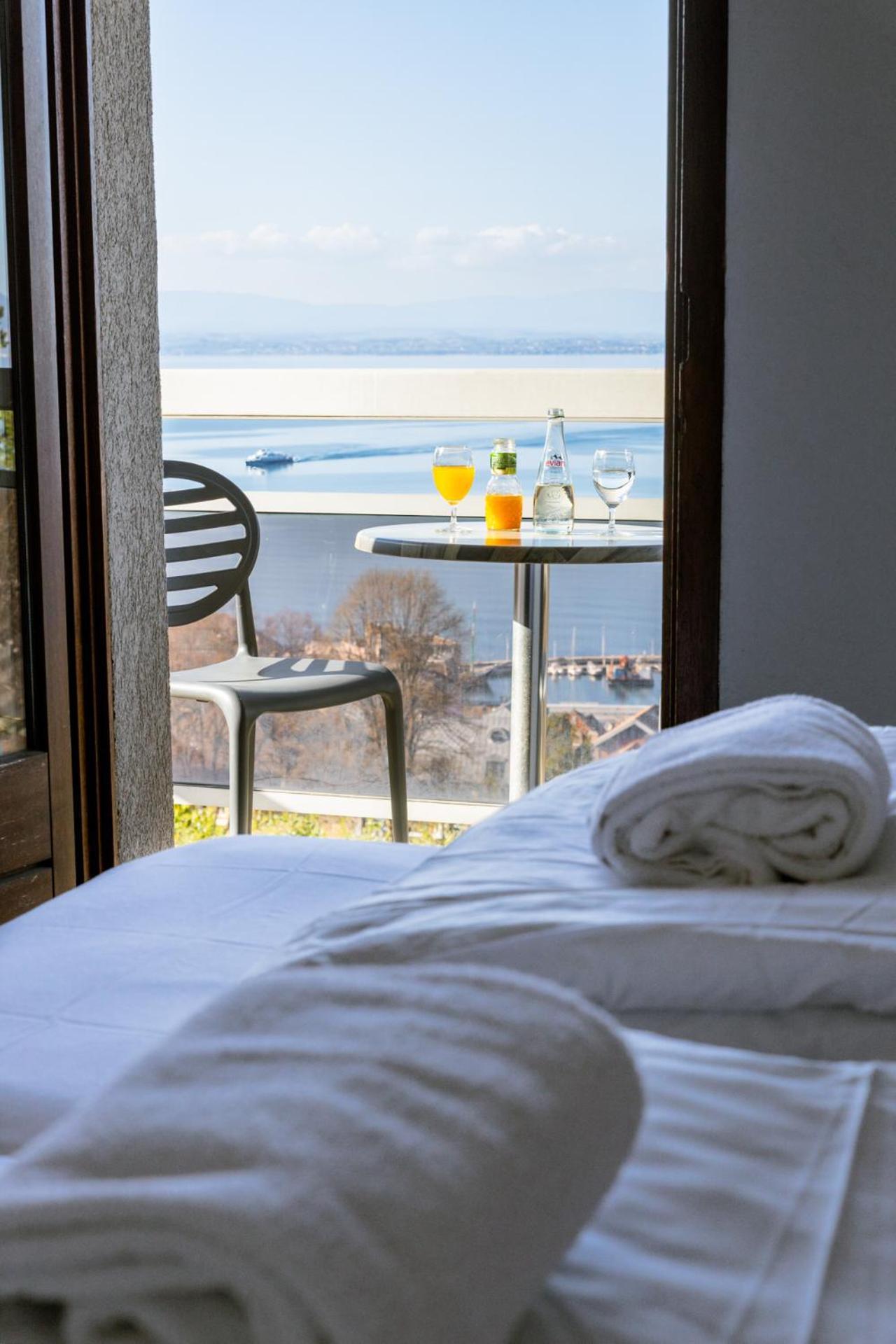 Cote Lac Hostel Evian Exteriör bild